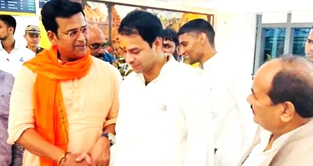 Tej Pratap-Ravi Kishan meet at Patna airport again sparks speculation ...