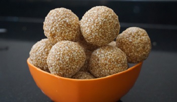 Tilwa (Til ke laddoo)  